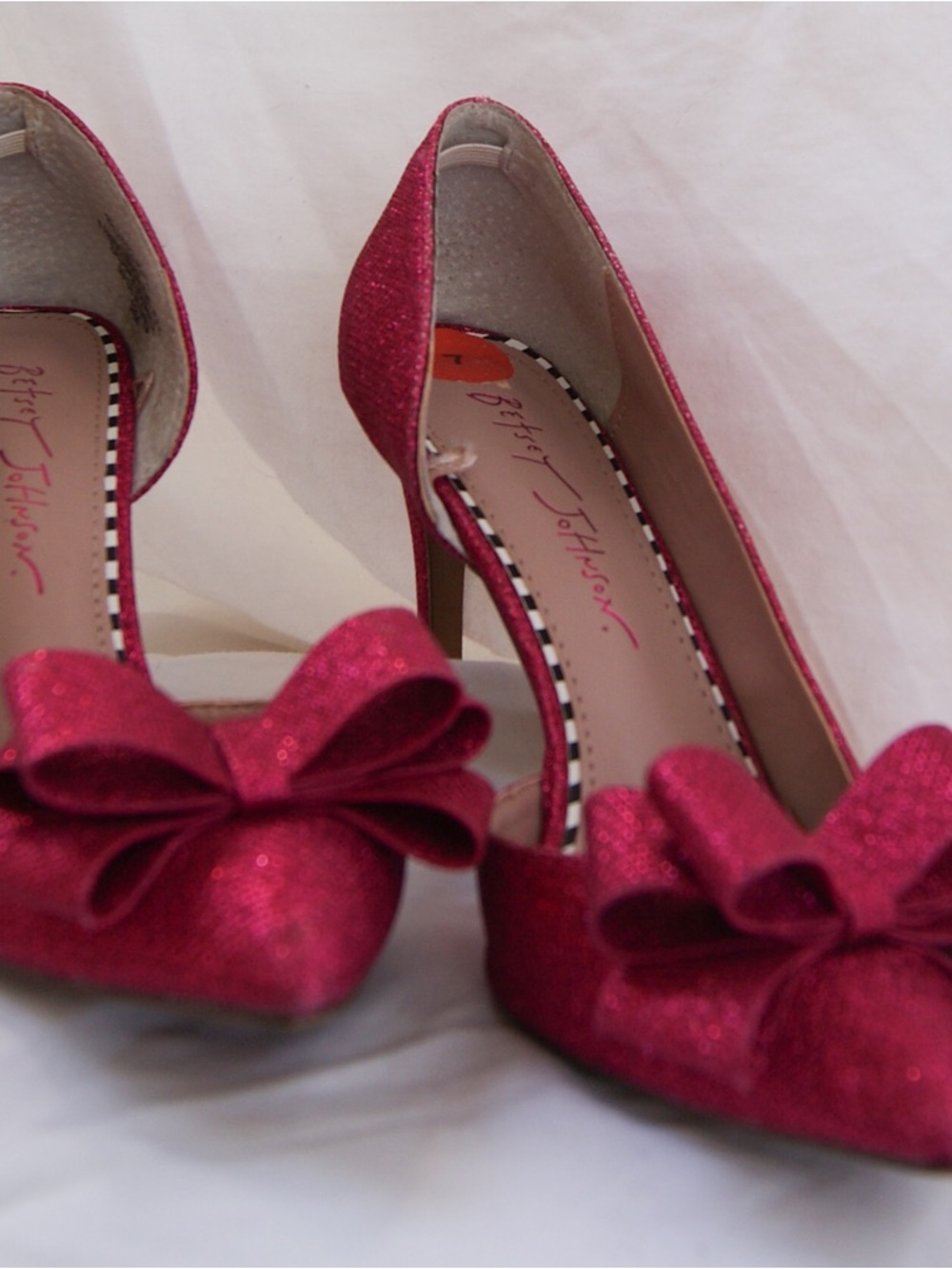 Betsey Johnson Fuchsia Glitter Bow Pumps